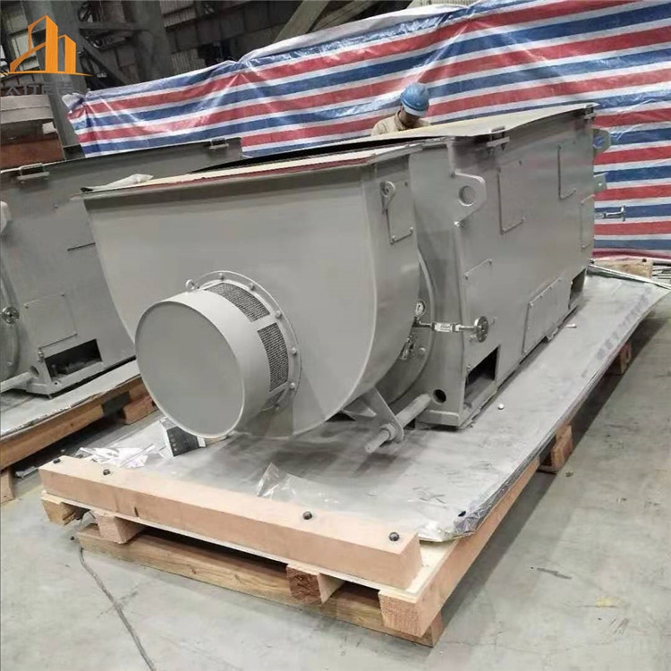 某企業(yè)機(jī)械設(shè)備出口木箱包裝現(xiàn)場