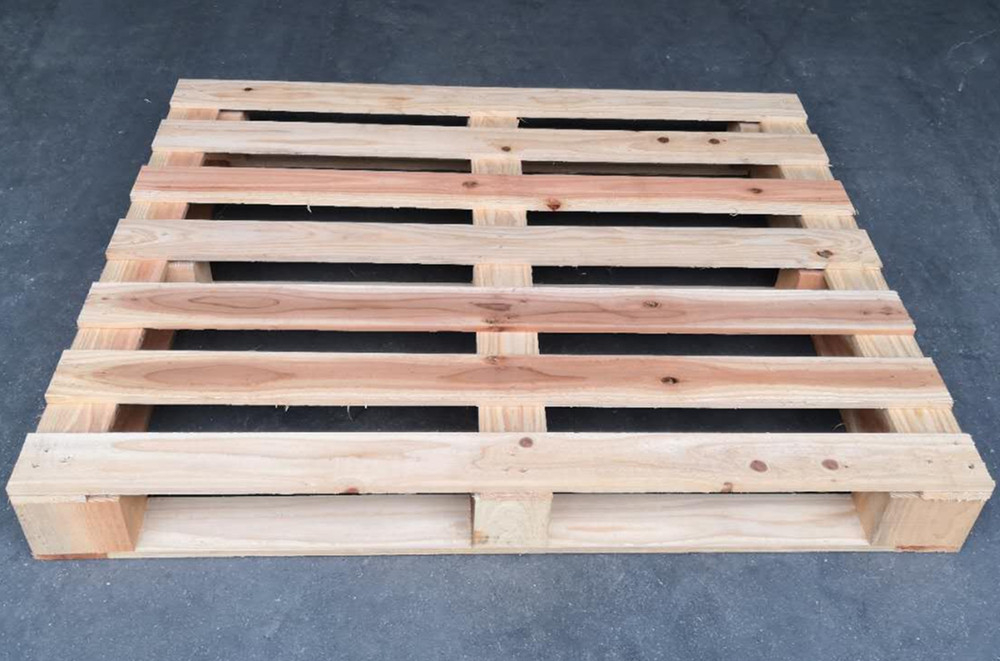 實木托盤和膠合板托盤哪個價格貴？